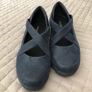 Navy Easy Spirit e360 Size 8 Women's Shoe